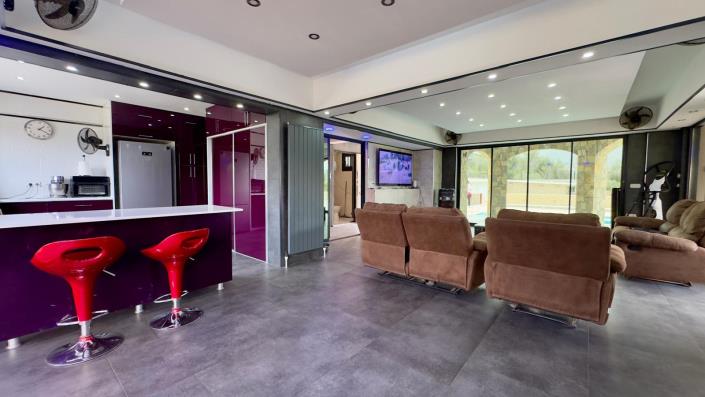 Image No.12-5 Bed Villa / Detached for sale