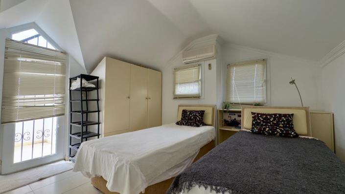 Image No.40-5 Bed Villa / Detached for sale