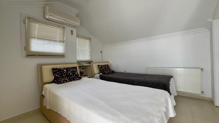 Image No.41-5 Bed Villa / Detached for sale