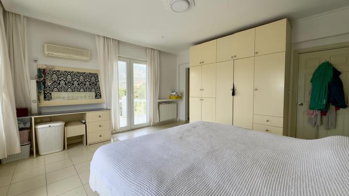 Image No.46-5 Bed Villa / Detached for sale