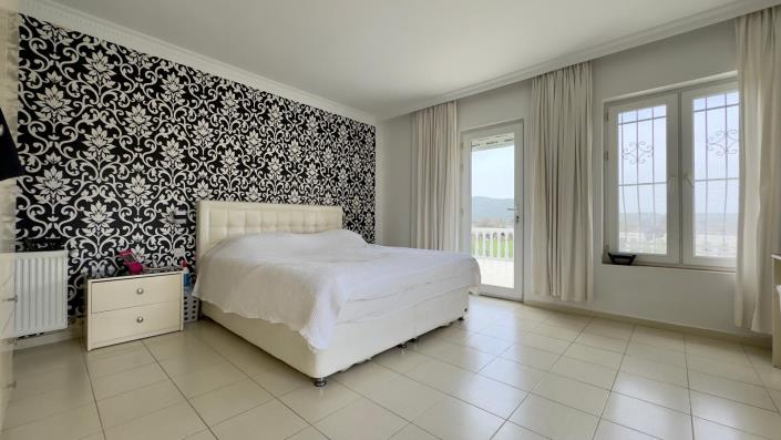 Image No.48-5 Bed Villa / Detached for sale