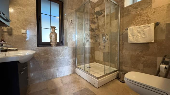 Image No.39-6 Bed Villa / Detached for sale