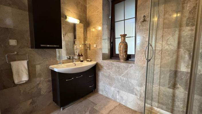 Image No.40-6 Bed Villa / Detached for sale