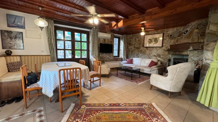 Image No.42-6 Bed Villa / Detached for sale