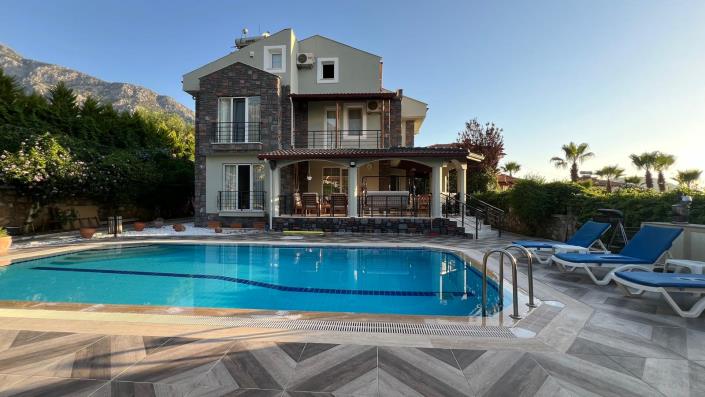 Image No.1-7 Bed Villa / Detached for sale