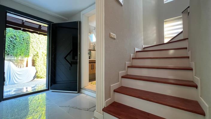 Image No.32-7 Bed Villa / Detached for sale