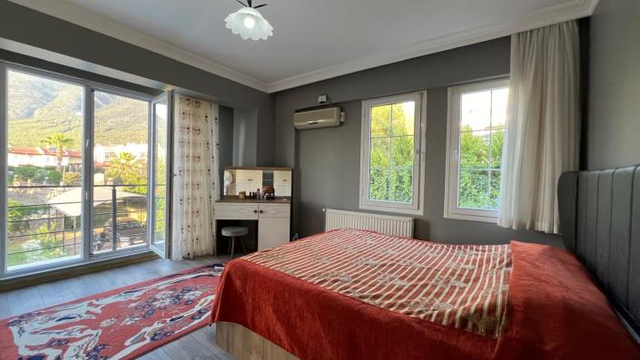 Image No.38-7 Bed Villa / Detached for sale