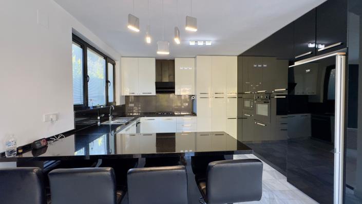 Image No.18-5 Bed Villa / Detached for sale