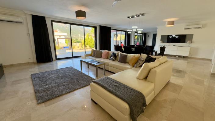 Image No.12-5 Bed Villa / Detached for sale