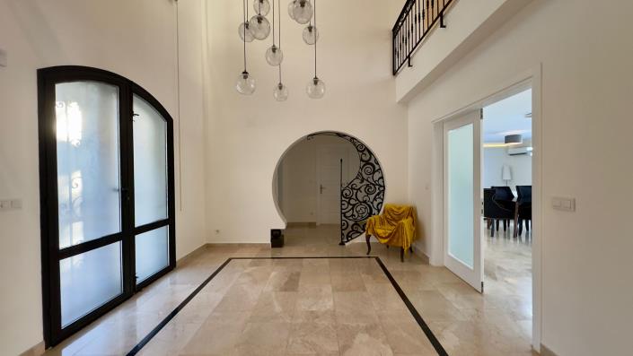 Image No.9-5 Bed Villa / Detached for sale