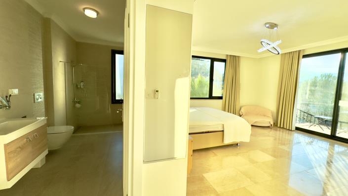 Image No.21-5 Bed Villa / Detached for sale