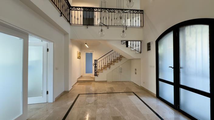 Image No.10-5 Bed Villa / Detached for sale