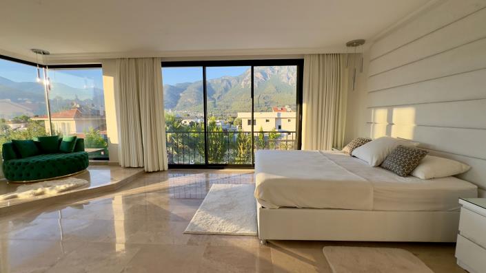 Image No.26-5 Bed Villa / Detached for sale