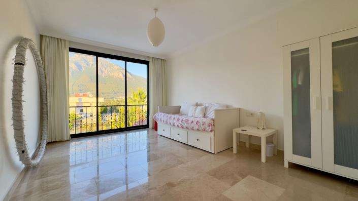 Image No.33-5 Bed Villa / Detached for sale