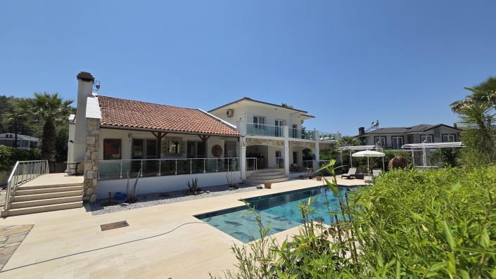 Image No.2-4 Bed Villa / Detached for sale