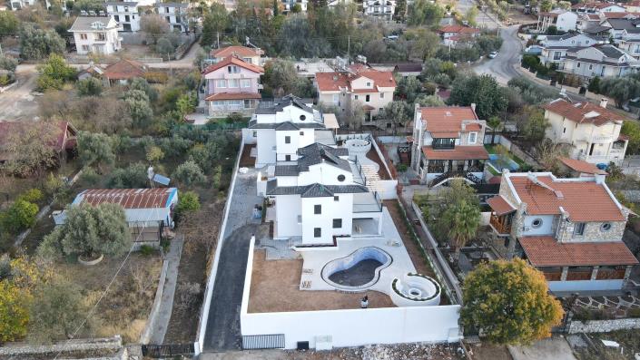 Image No.1-4 Bed Villa / Detached for sale