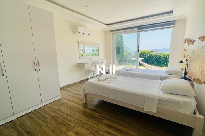 Image No.39-4 Bed Villa / Detached for sale