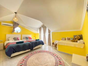 Modern-Mountain-View-Villa--11-