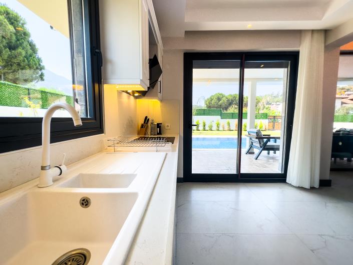 Image No.14-4 Bed Villa for sale