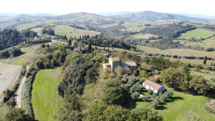 Image No.3-5 Bed Farmhouse for sale