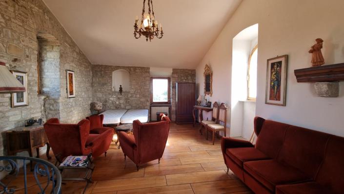 Image No.23-5 Bed Farmhouse for sale