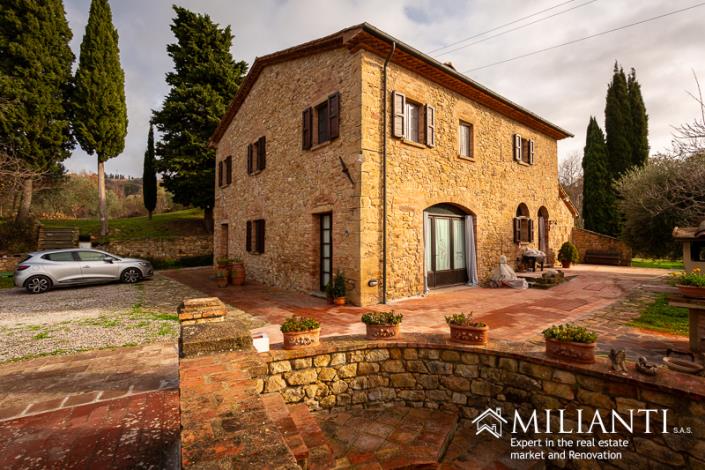 Image No.8-5 Bed Farmhouse for sale