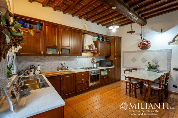 Image No.10-5 Bed Farmhouse for sale