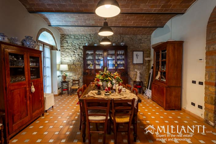 Image No.15-5 Bed Farmhouse for sale