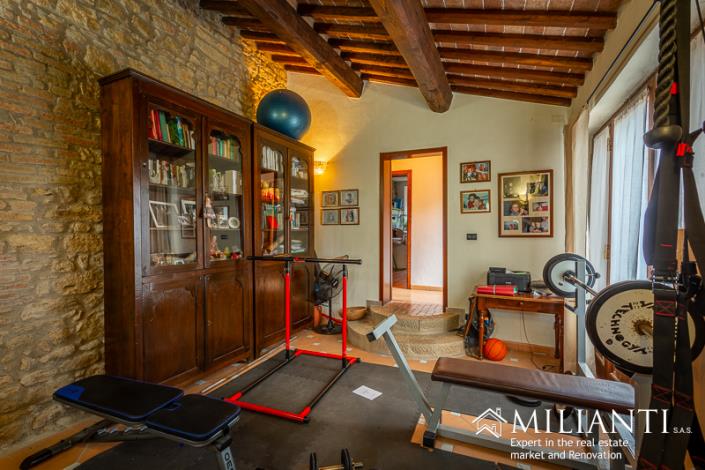 Image No.17-5 Bed Farmhouse for sale