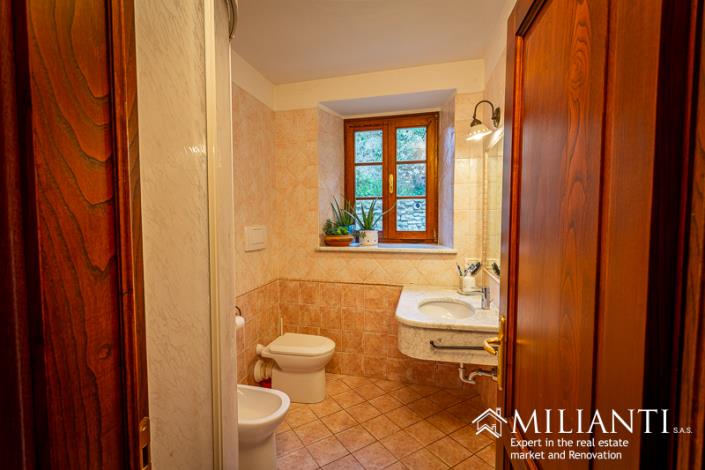 Image No.18-5 Bed Farmhouse for sale