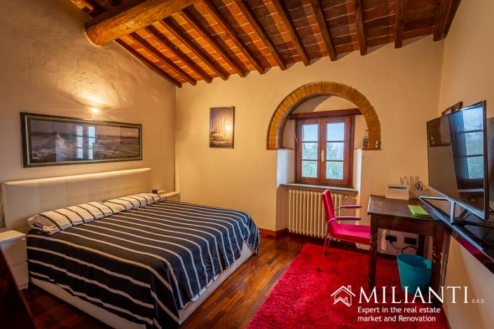 Image No.22-5 Bed Farmhouse for sale