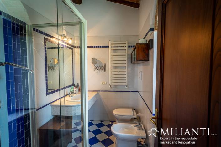 Image No.25-5 Bed Farmhouse for sale