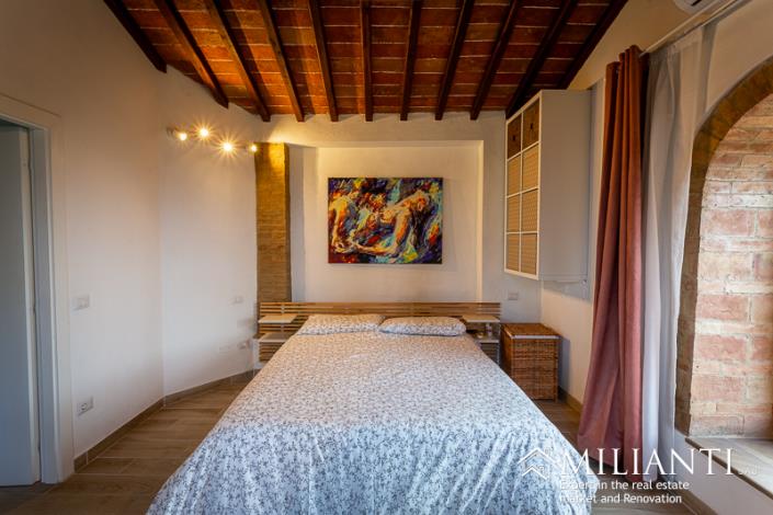 Image No.31-5 Bed Farmhouse for sale