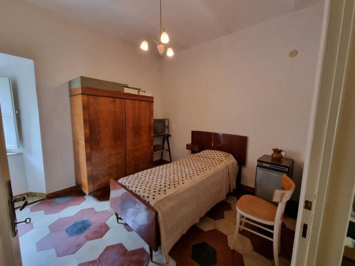 Image No.9-5 Bed Townhouse for sale