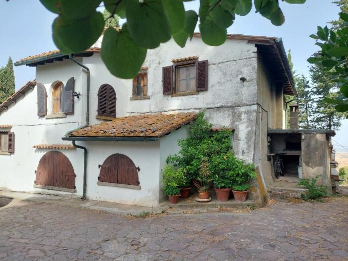 Image No.1-4 Bed Farmhouse for sale