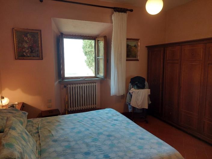 Image No.16-4 Bed Farmhouse for sale