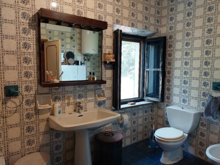 Image No.17-4 Bed Farmhouse for sale