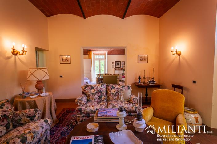 Image No.15-4 Bed Farmhouse for sale