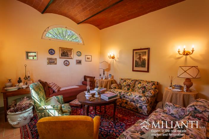 Image No.16-4 Bed Farmhouse for sale