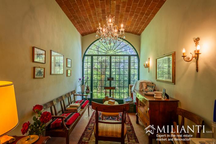 Image No.17-4 Bed Farmhouse for sale