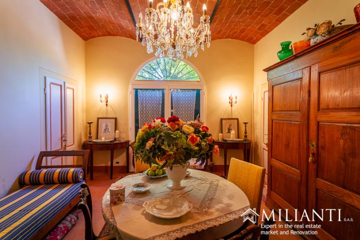 Image No.18-4 Bed Farmhouse for sale