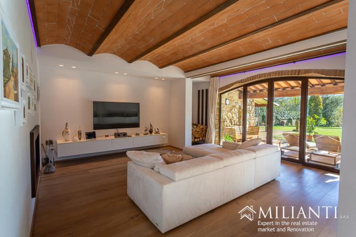 Image No.12-2 Bed Farmhouse for sale