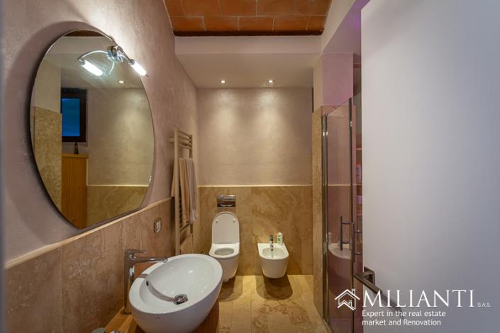 Image No.18-2 Bed Farmhouse for sale