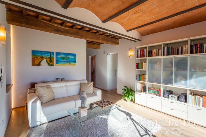 Image No.23-2 Bed Farmhouse for sale