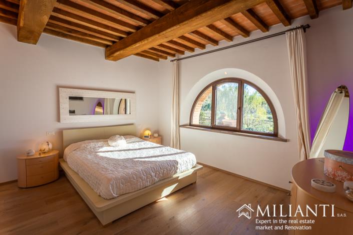 Image No.26-2 Bed Farmhouse for sale