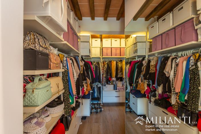 Image No.30-2 Bed Farmhouse for sale