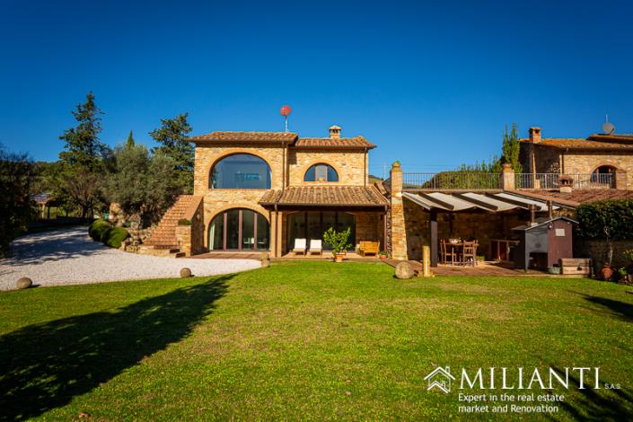 Image No.32-2 Bed Farmhouse for sale