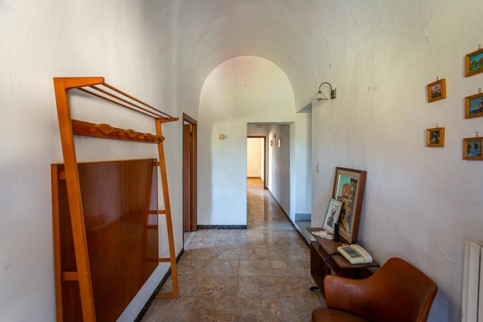 Image No.9-5 Bed Farmhouse for sale