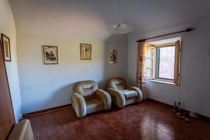 Image No.12-5 Bed Farmhouse for sale