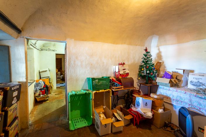 Image No.16-5 Bed Farmhouse for sale